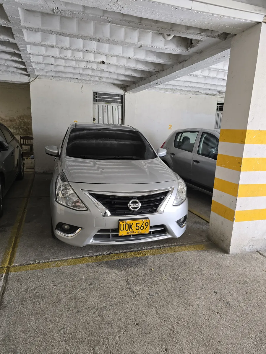 Nissan Versa 2015 Plateado Ocaña