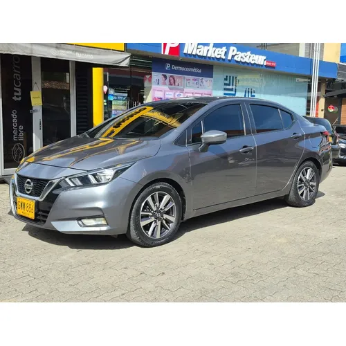 Nissan Versa 2020 Gris Medellín