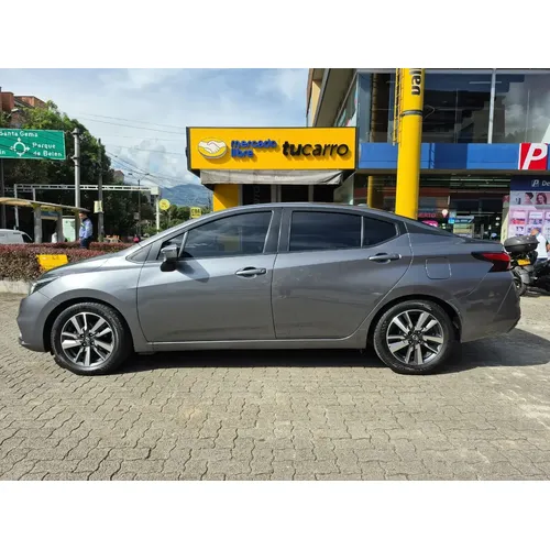 Nissan Versa 2020 Gris Medellín