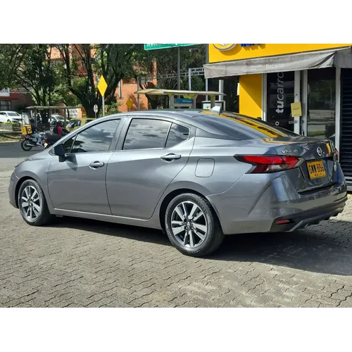 Nissan Versa 2020 Gris Medellín