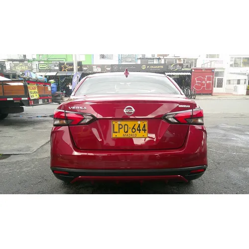 Nissan Versa 2023 Rojo Bogotá