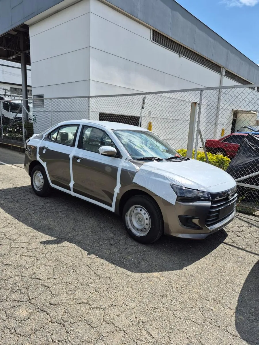 Suzuki Swift Dzire 2026 Gris Medellín