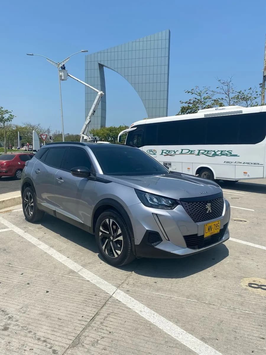 Peugeot 2008 1.6 Allure 2023 Gris