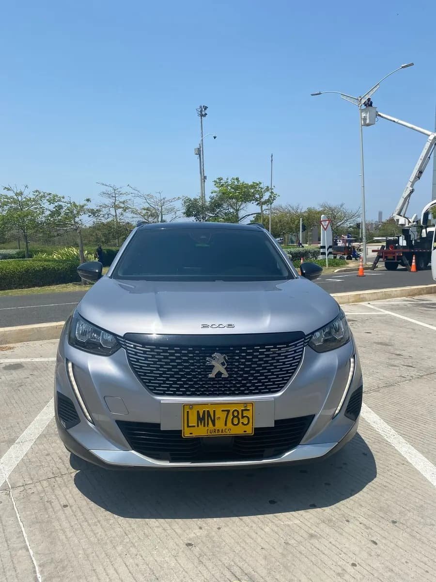 Peugeot 2008 1.6 Allure 2023 Gris