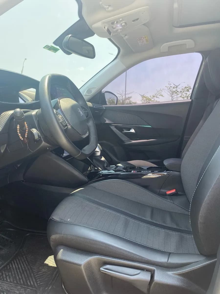 Peugeot 2008 1.6 Allure 2023 Gris