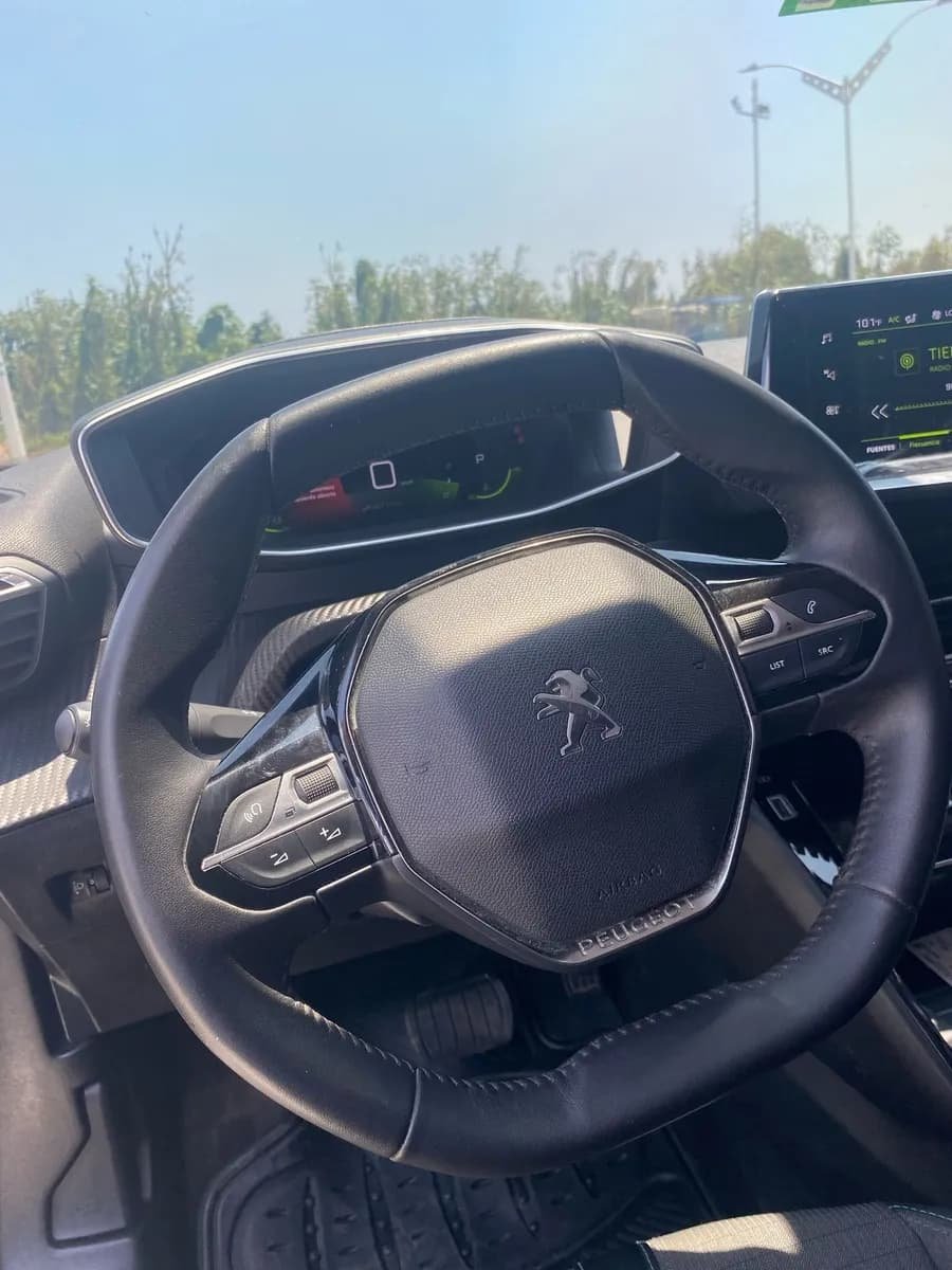 Peugeot 2008 1.6 Allure 2023 Gris