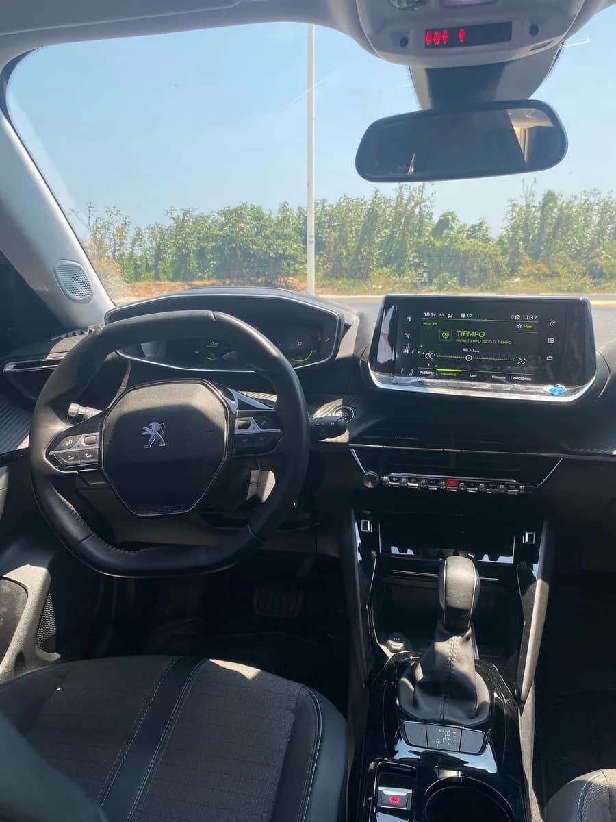 Peugeot 2008 1.6 Allure 2023 Gris