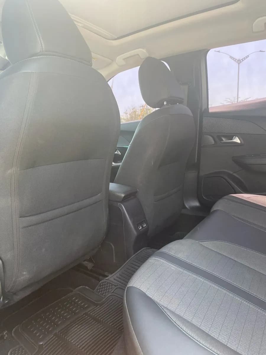Peugeot 2008 1.6 Allure 2023 Gris