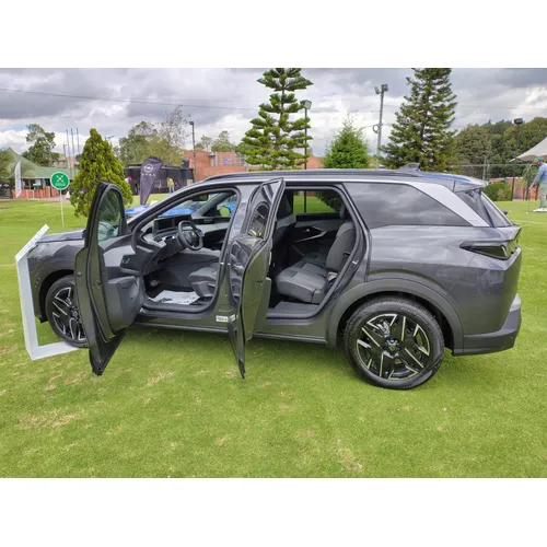 Peugeot 5008 2026 Gris Bogotá
