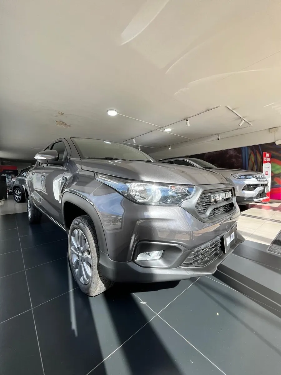 RAM 700 2025 Gris Neiva