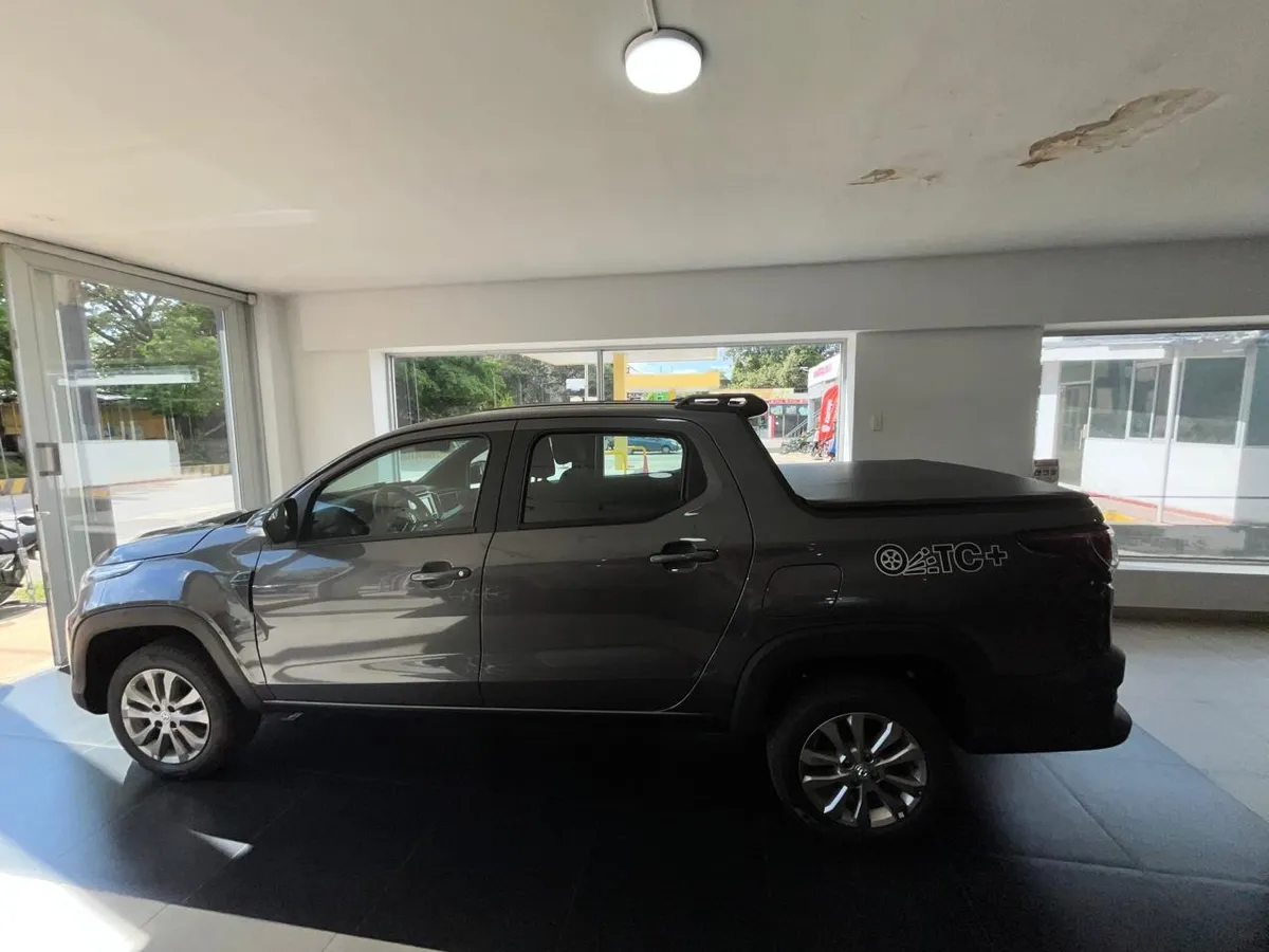 RAM 700 2025 Gris Neiva