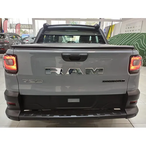 RAM 700 2026 Gris Bogotá