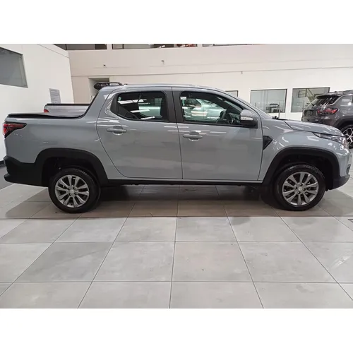 RAM 700 2026 Gris Bogotá