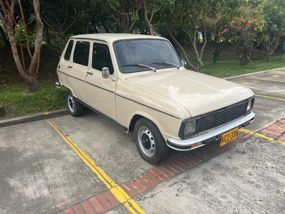 Renault R6 2008 Beige Madrid