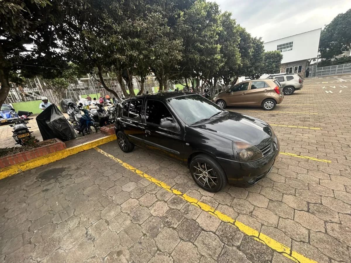 Renault Clio 1.2 Campus modelo 2013