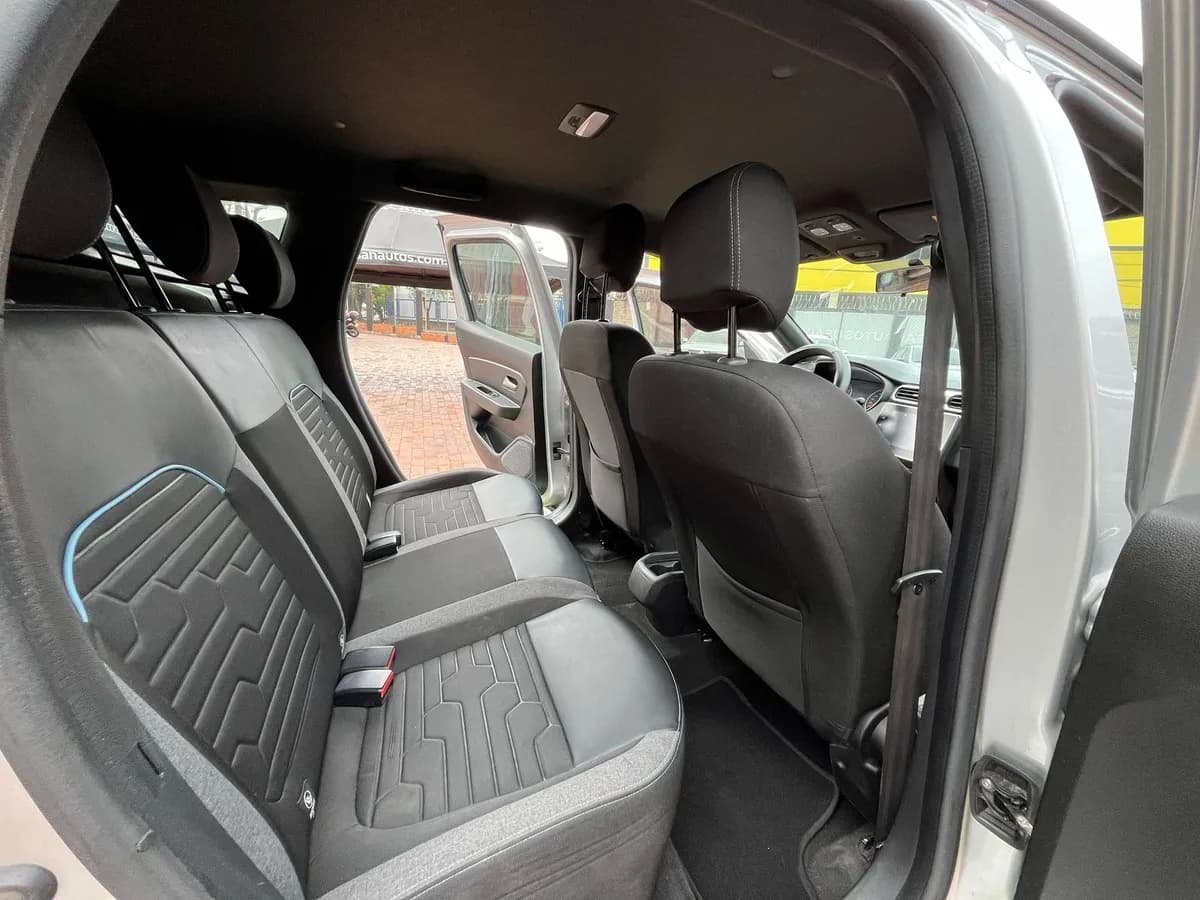 Renault Duster 1.3 Intense Cvt Plateado Año 2022