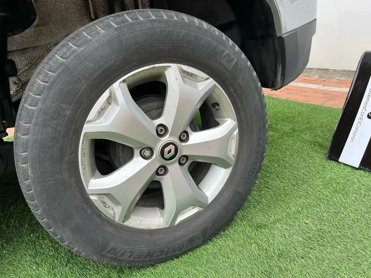 Renault Duster 1.3 Intense Cvt Plateado Año 2022