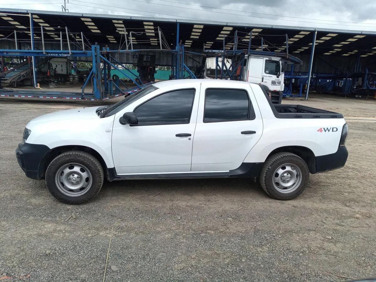 Renault Duster Oroch 2023 Blanco Bogotá
