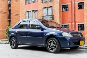 Renault Logan 1.4 Dynamique 2006 azul1