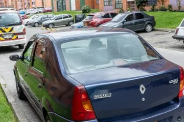 Renault Logan 1.4 Dynamique 2006 azul6