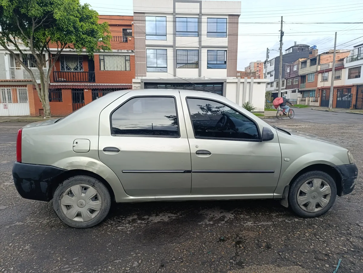 Renault Logan 2010 Gris Bogotá