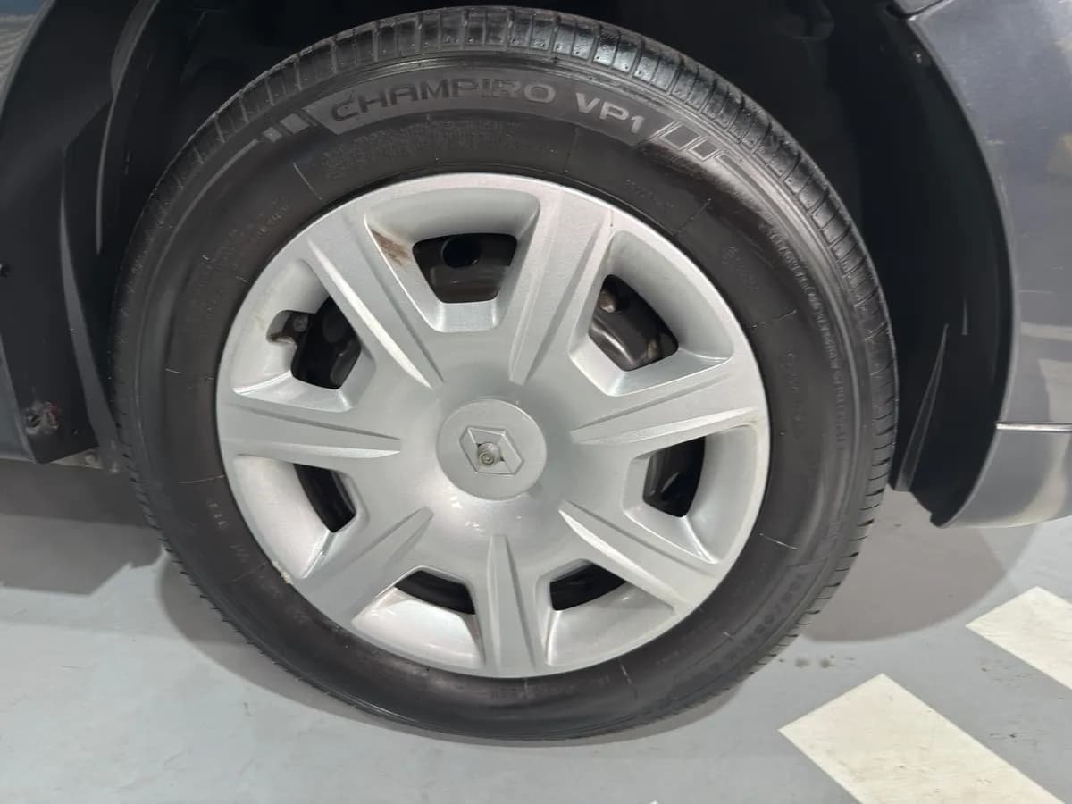 Renault Logan 1.6 Authentique / Life 2019 Gris