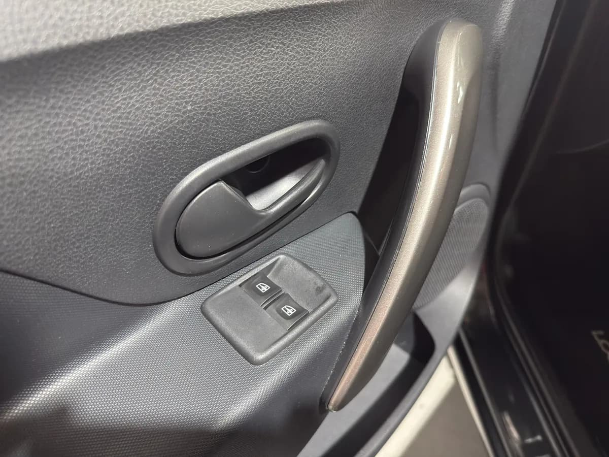Renault Logan 1.6 Authentique / Life 2019 Gris