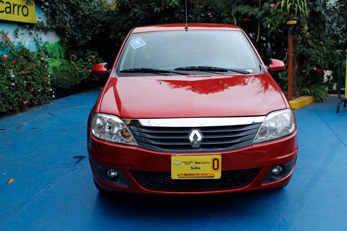 Renault Logan 1.6 Dynamique Rojo 2013