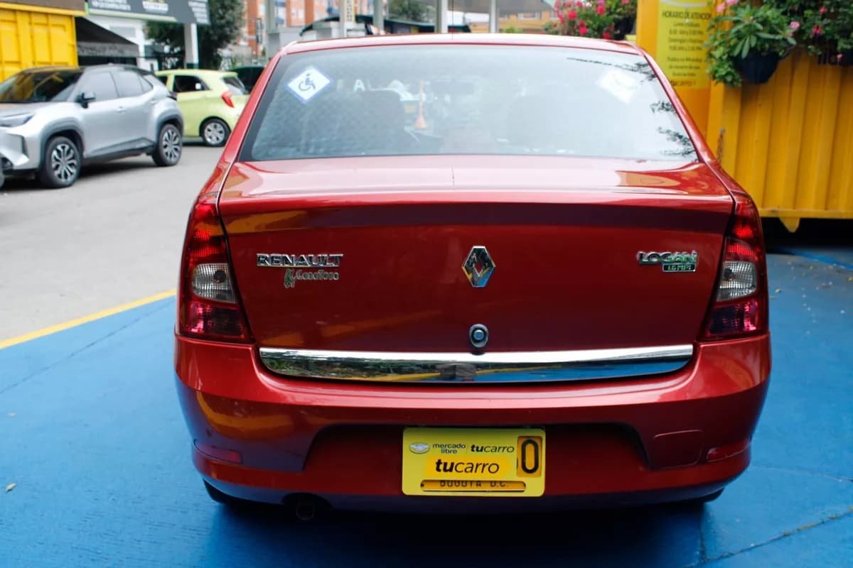 Renault Logan 1.6 Dynamique Rojo 2013