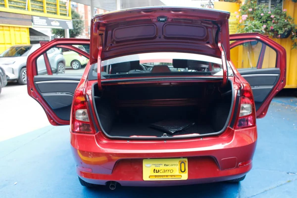 Renault Logan 1.6 Dynamique Rojo 2013