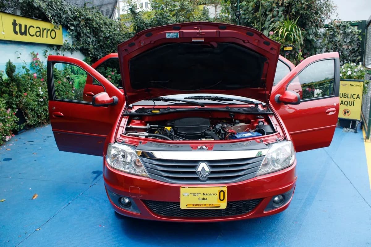 Renault Logan 1.6 Dynamique Rojo 2013