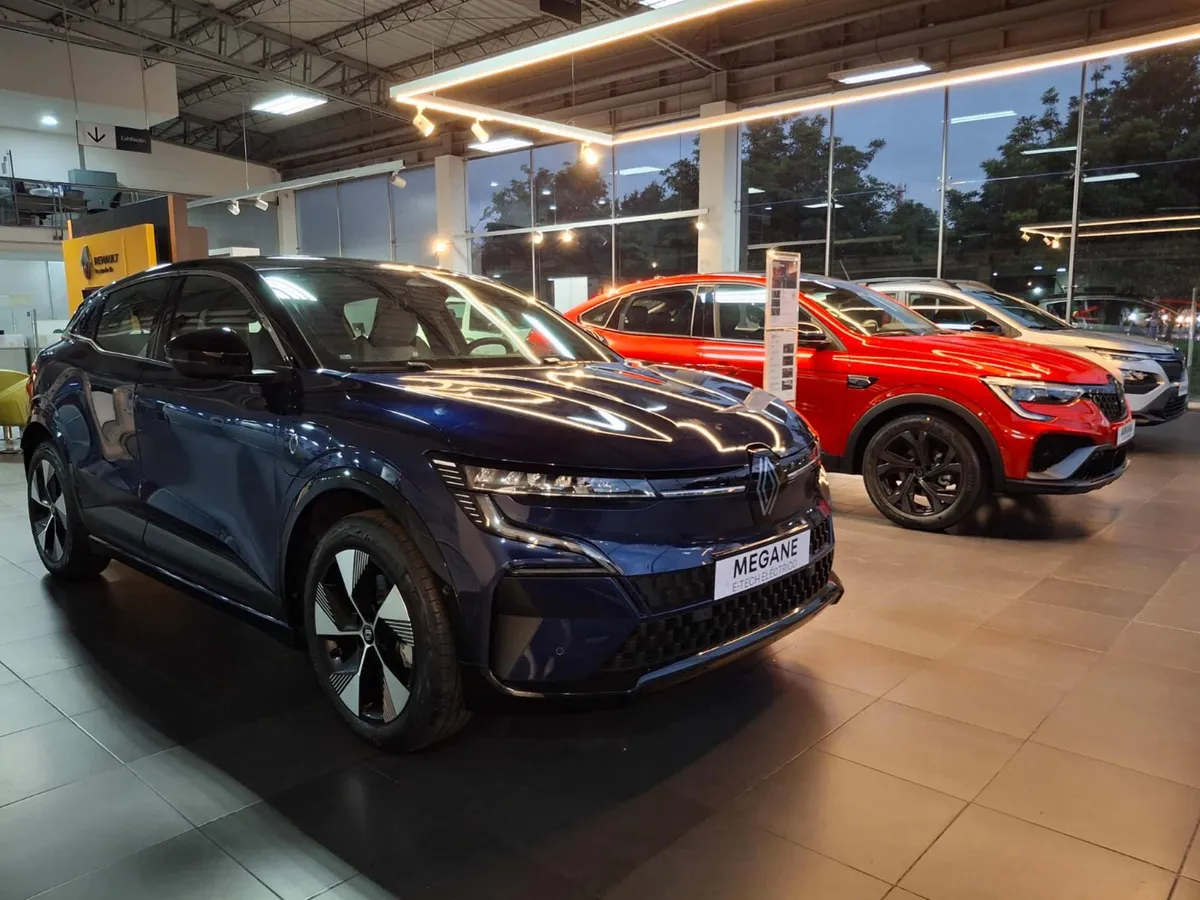 Renault Megane E-Tech 2025 Azul1
