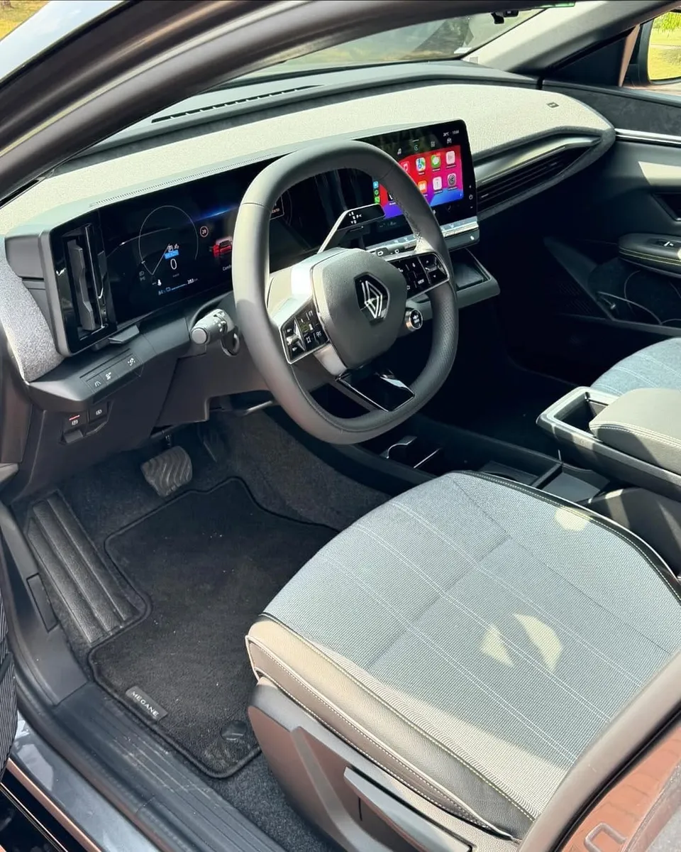 Renault Megane E-Tech 2025 Azul2