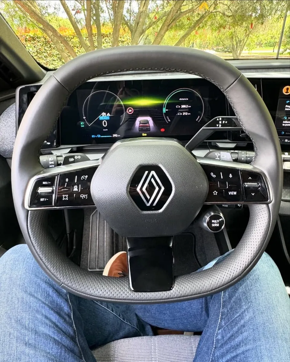 Renault Megane E-Tech 2025 Azul3