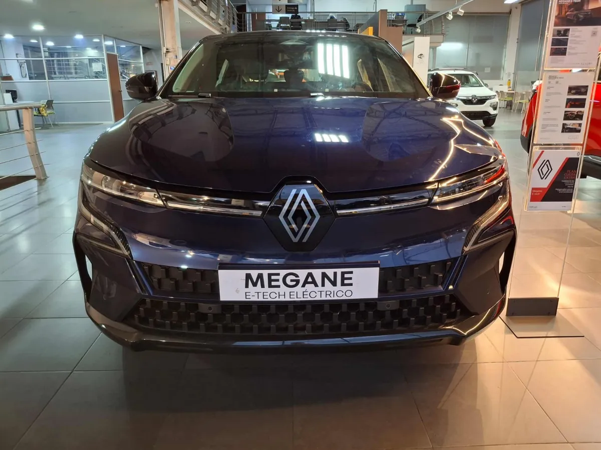 Renault Megane E-Tech 2025 Azul4