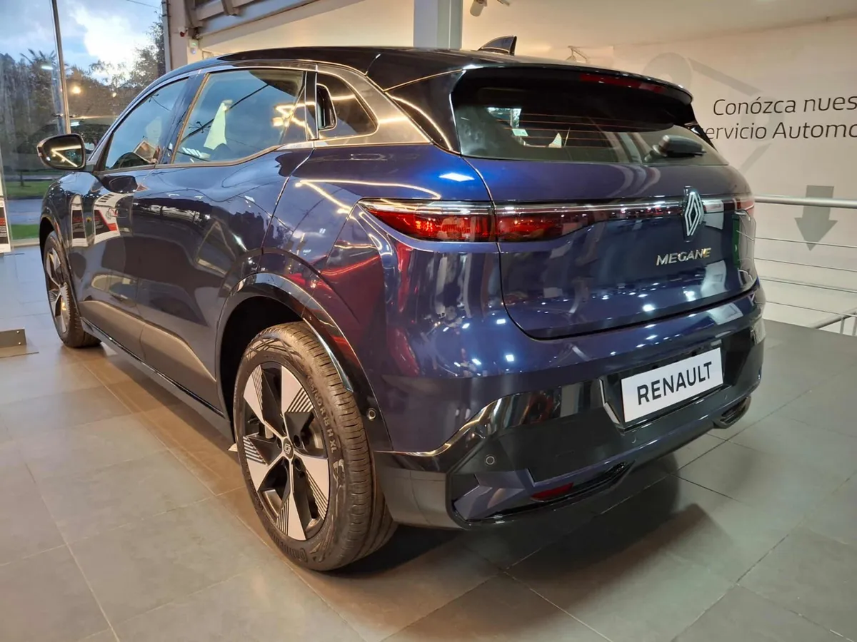 Renault Megane E-Tech 2025 Azul6