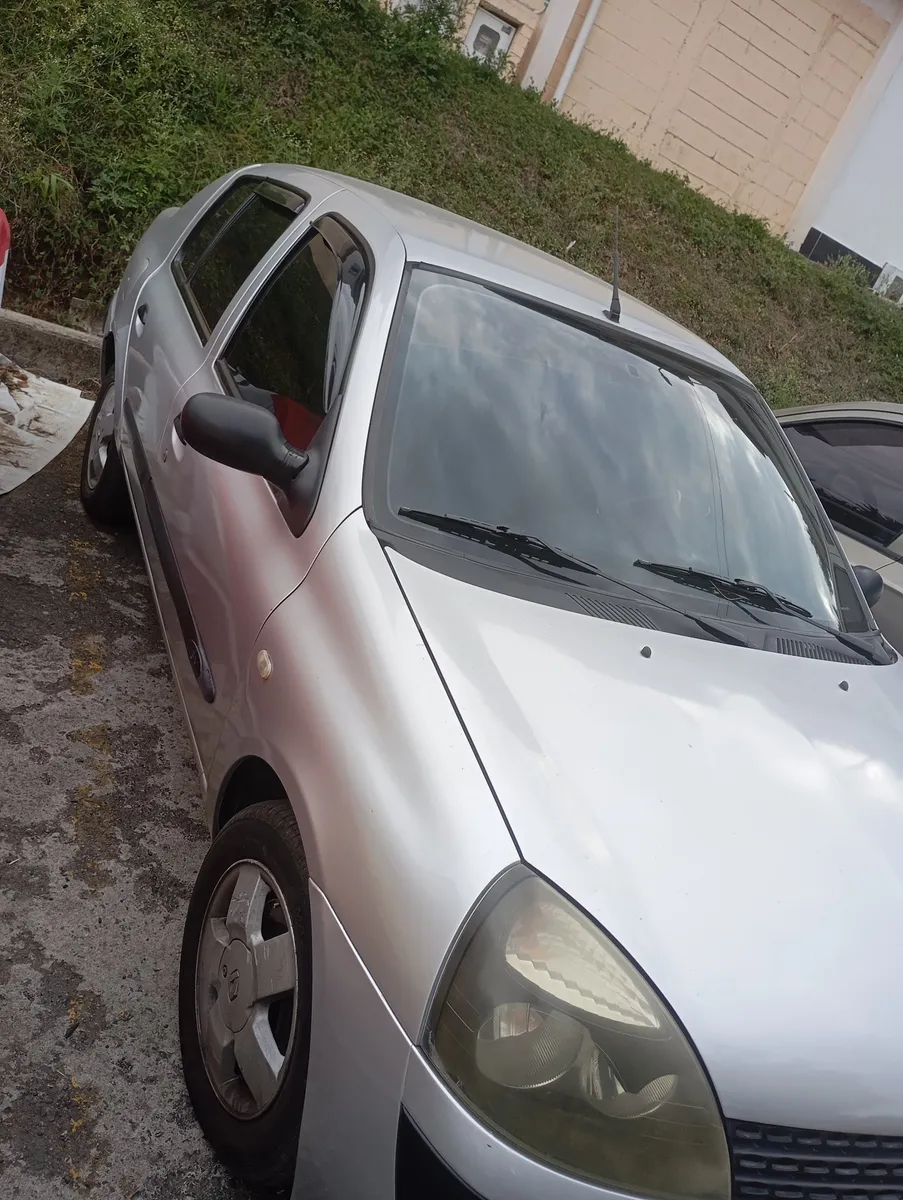 Renault Symbol 2004 Gris Yumbo