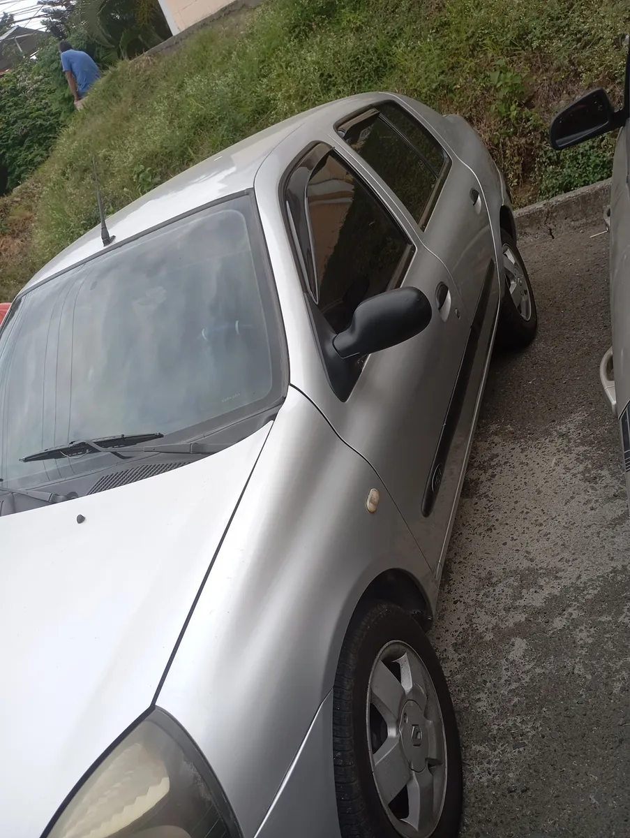 Renault Symbol 2004 Gris Yumbo