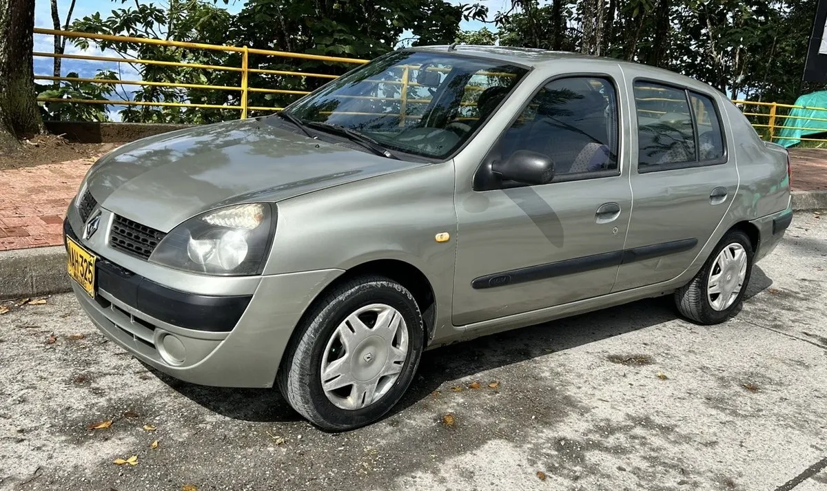 Renault Symbol 2004 Gris Manizales