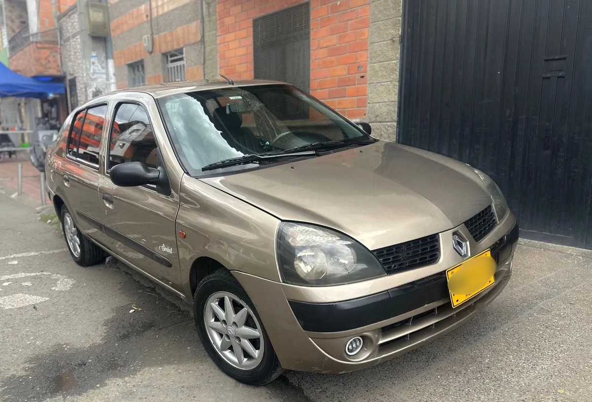 Renault Symbol 2001 Beige Medellín