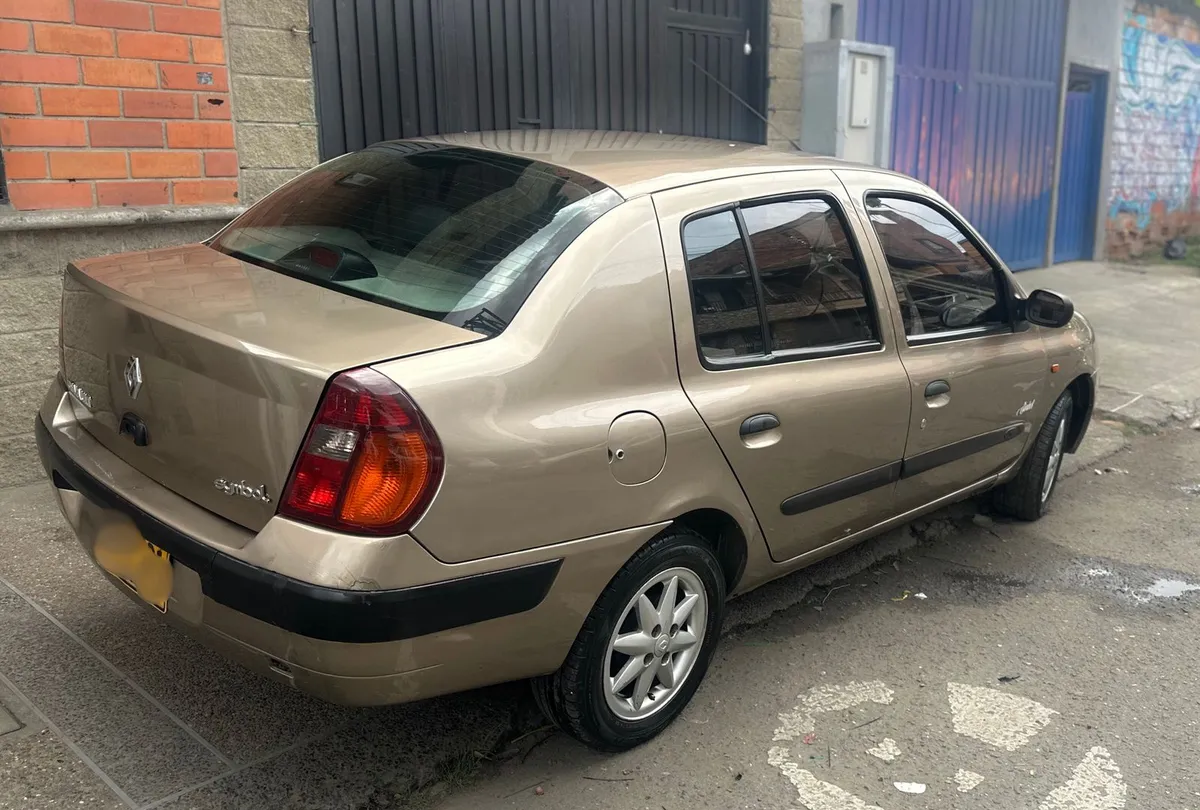 Renault Symbol 2001 Beige Medellín