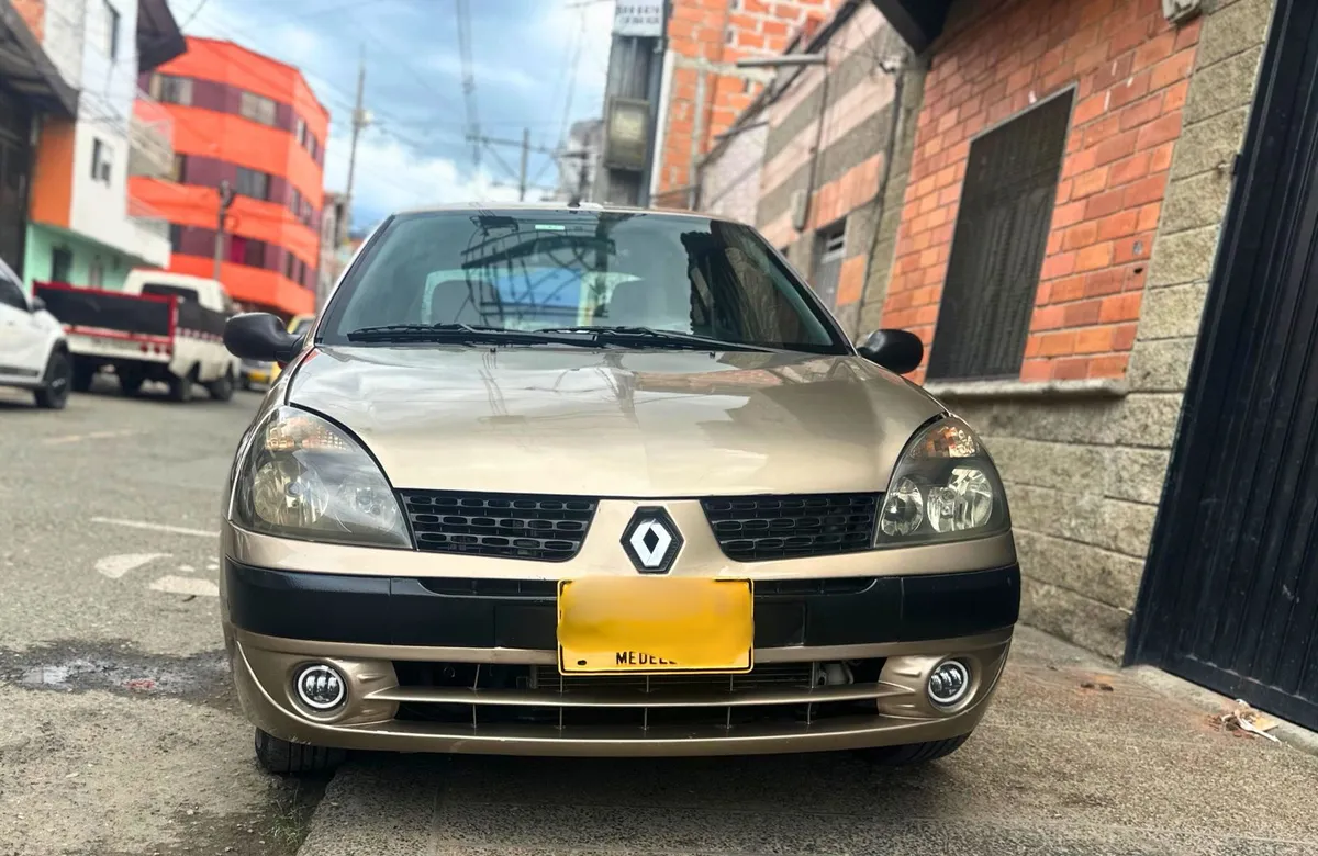 Renault Symbol 2001 Beige Medellín