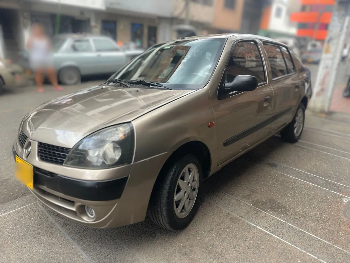 Renault Symbol 2001 Beige Medellín