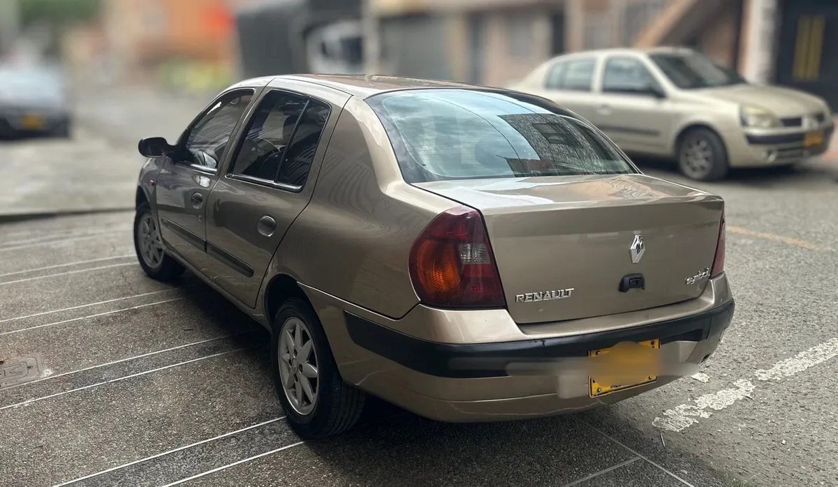 Renault Symbol 2001 Beige Medellín