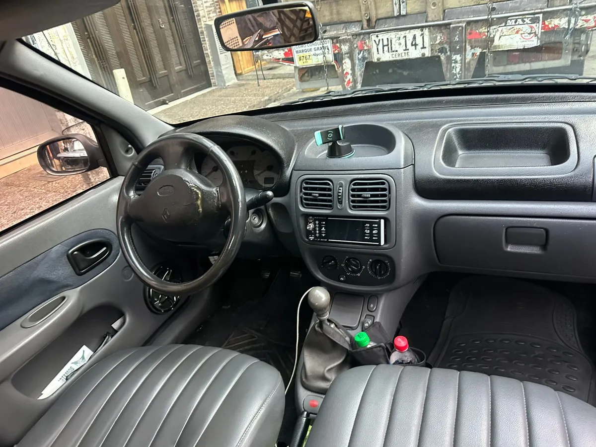 Renault Symbol 2001 Beige Medellín