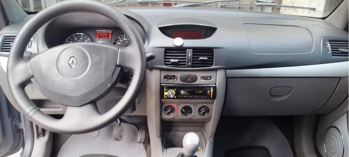 Renault Symbol 1.6 Confort Azul Año 2012