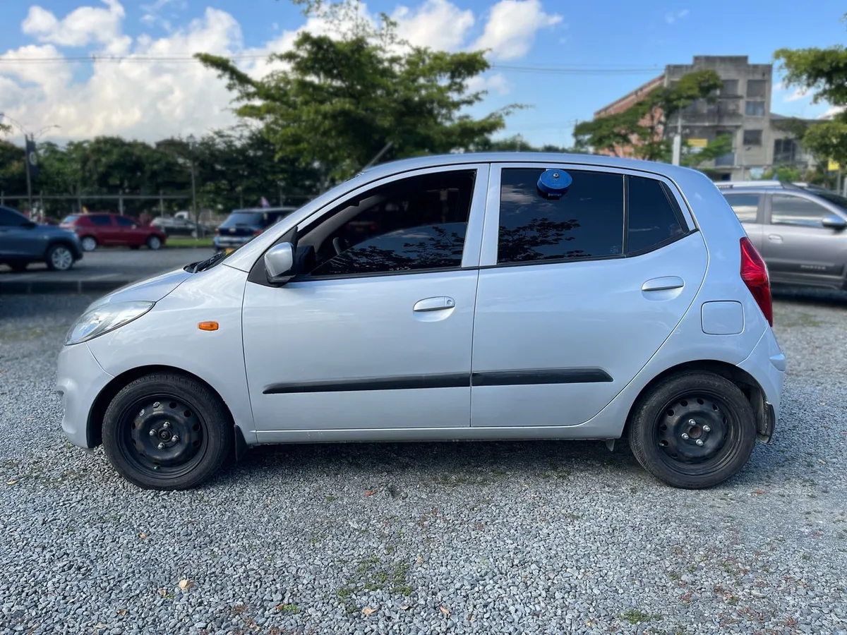 Hyundai i10 2012 Plateado Medellín