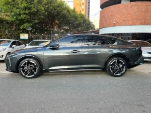 Kia K4 GT Line 2025 Gris Sabaneta