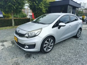 Kia Rio R 2017 Plateado Manizales