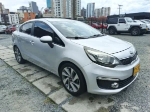 Kia Rio R 2017 Plateado Manizales